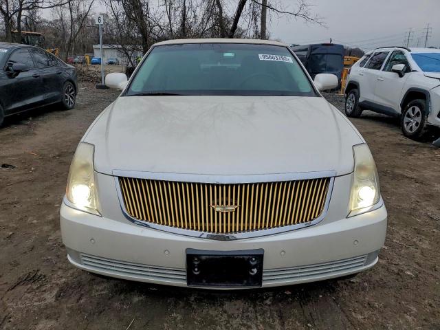 Cadillac DTS Image 10