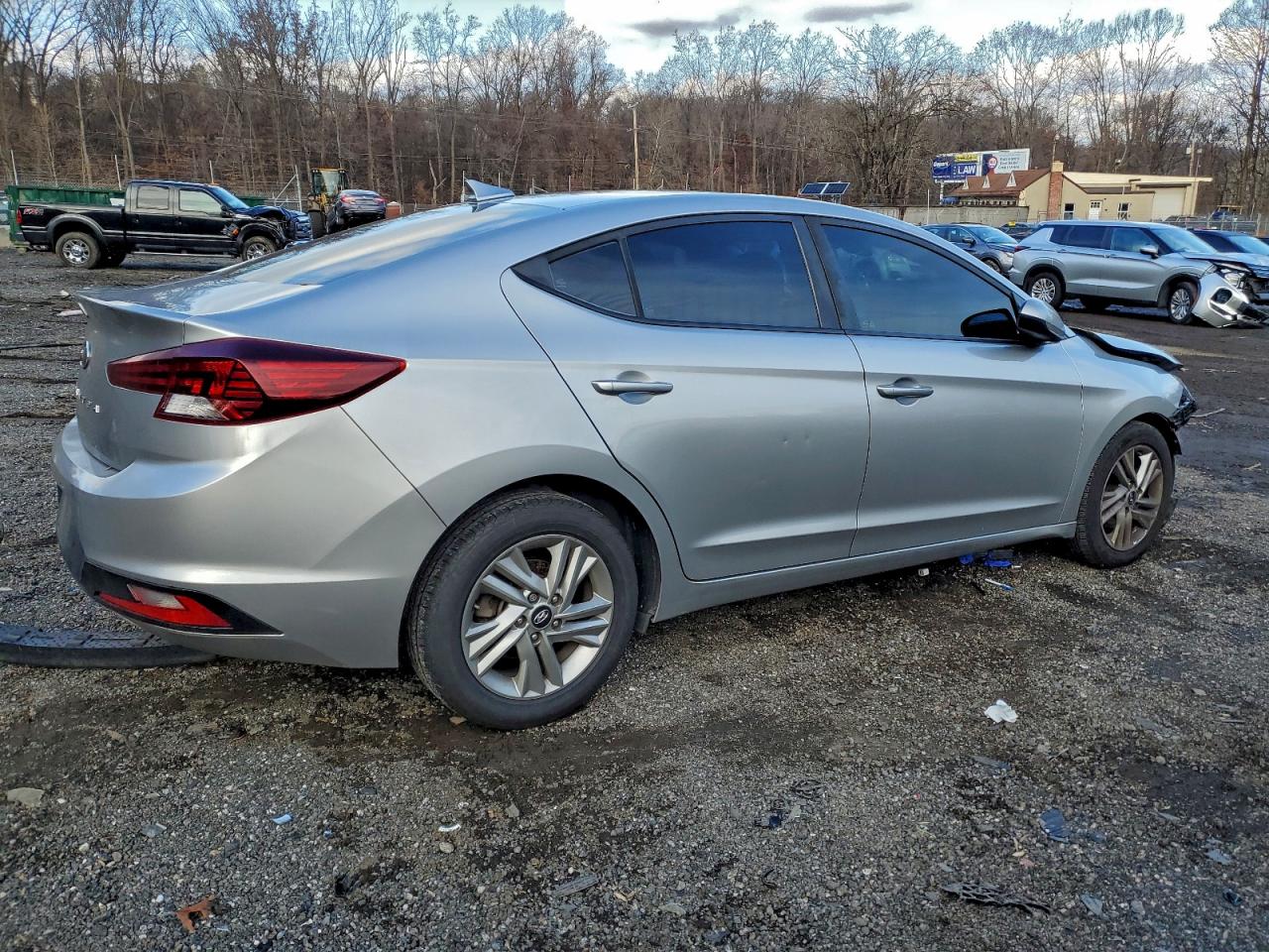 Hyundai ELANTRA Sel Image 12