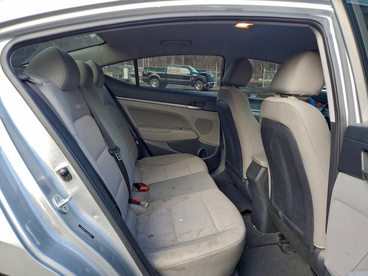 Hyundai ELANTRA Sel Image 9