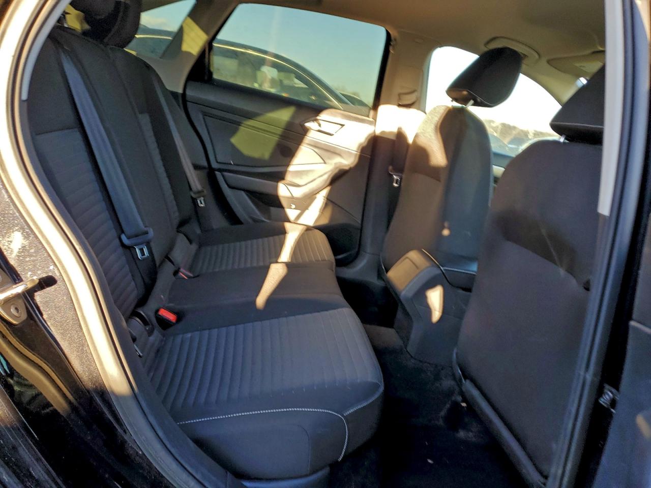 Volkswagen Jetta S Image 9