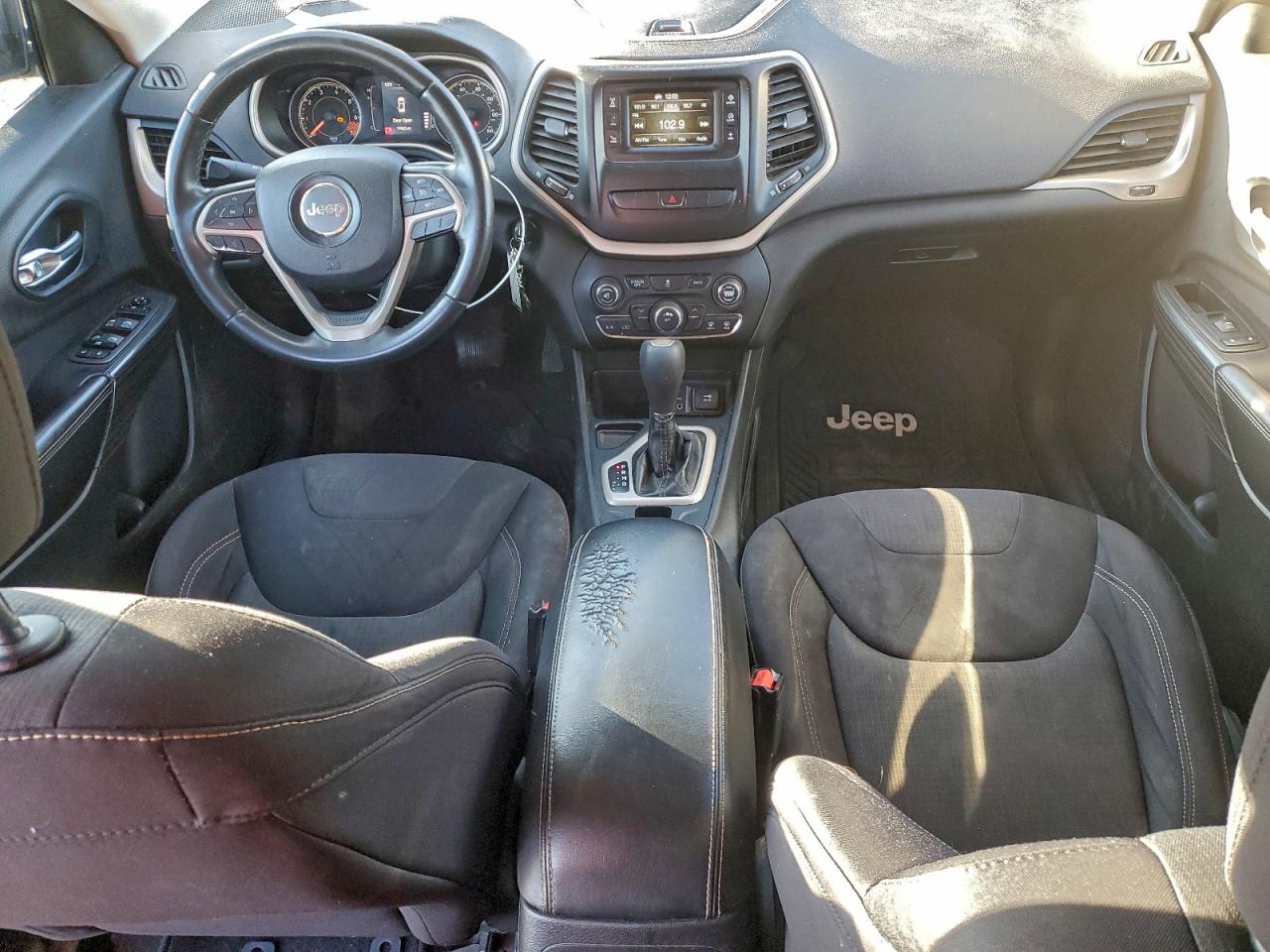 Jeep Grand Cherokee Latitude Image 11