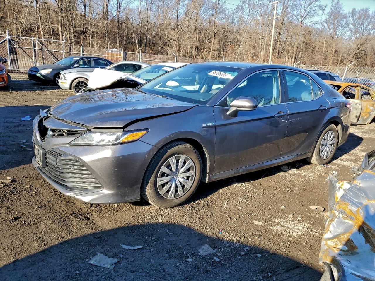 Toyota Camry Le Image 1