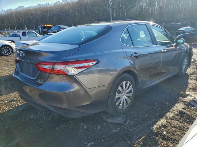 Toyota Camry Le Image 3