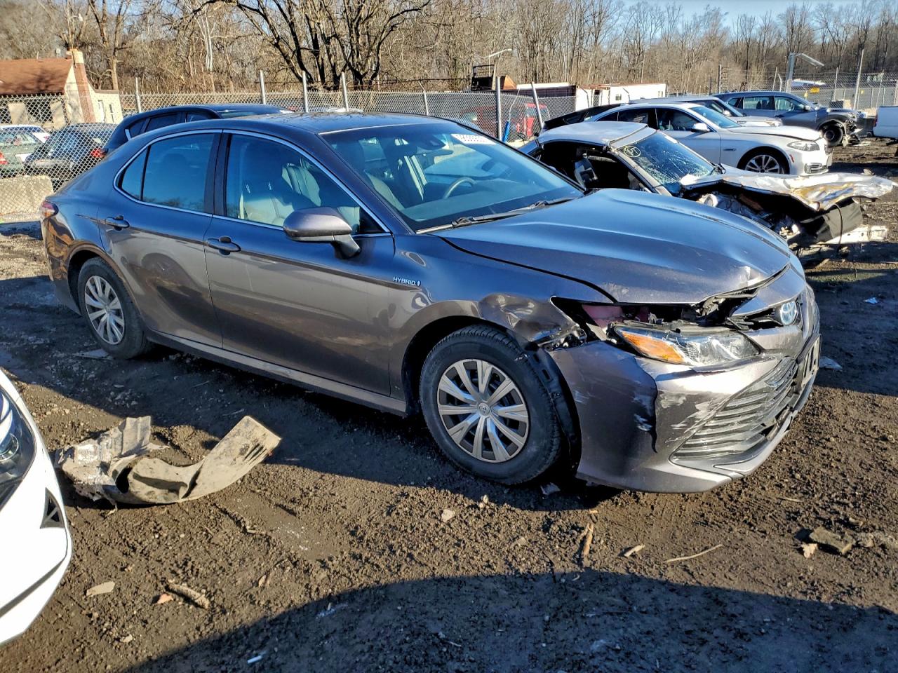 Toyota Camry Le Image 4