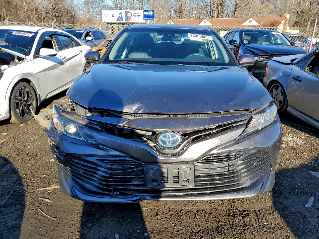 Toyota Camry Le Image 10
