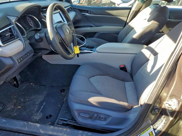 Toyota Camry Le Image 5