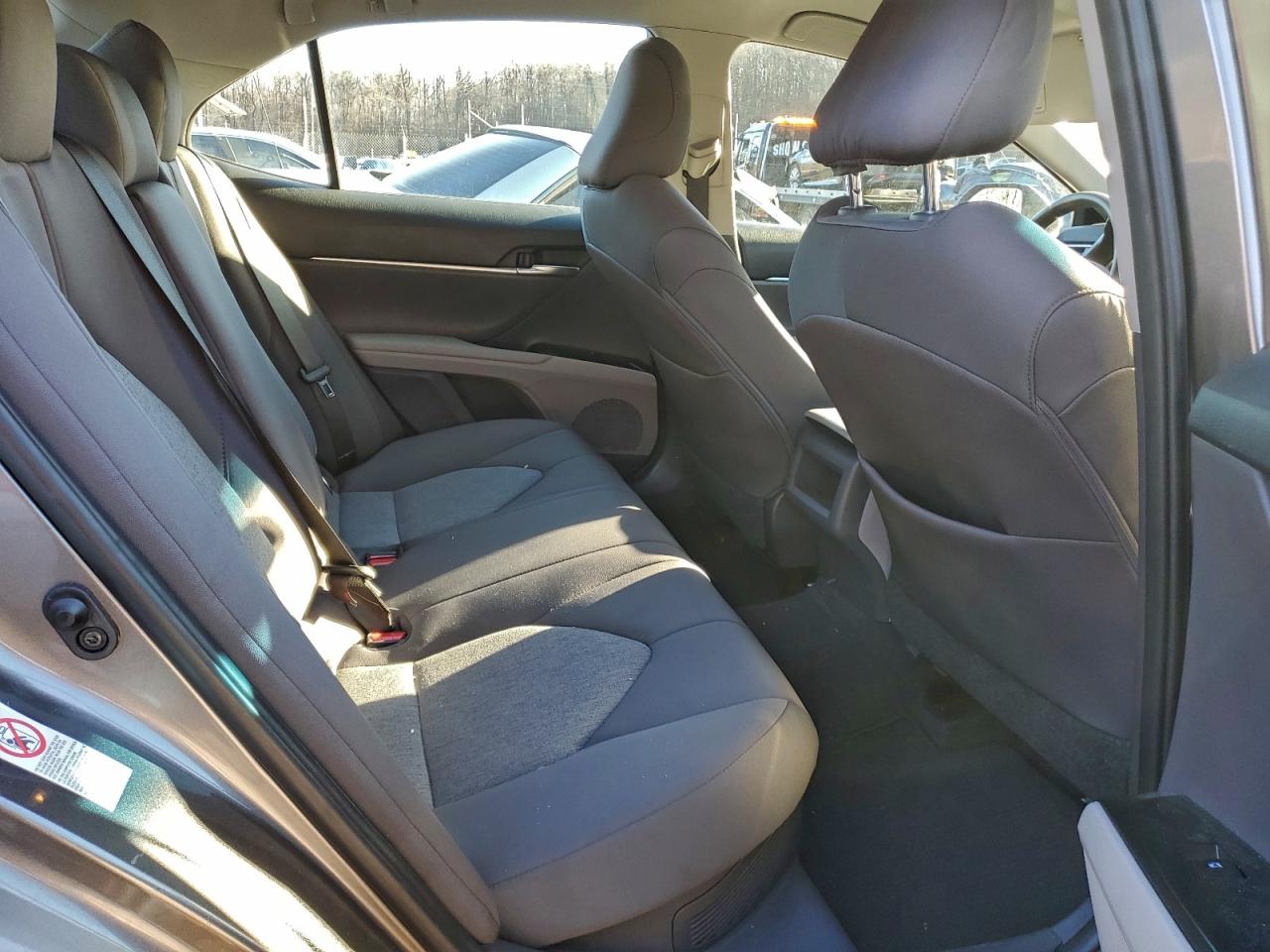 Toyota Camry Le Image 11