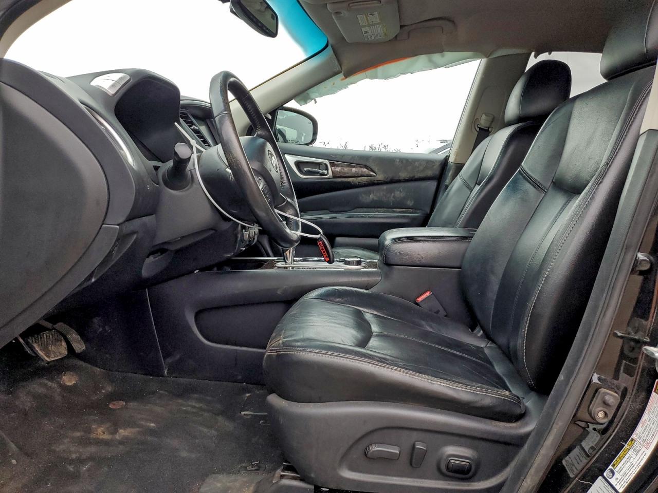 Nissan Pathfinder S Image 5