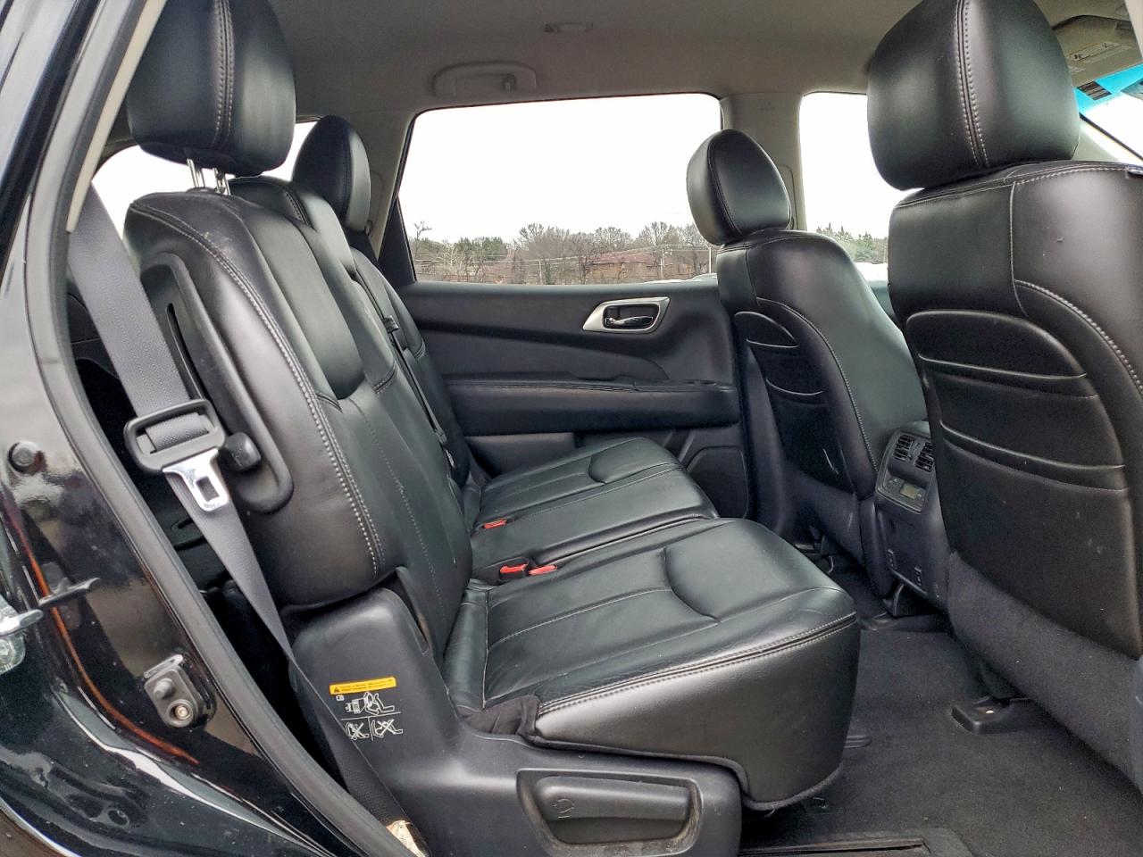 Nissan Pathfinder S Image 6