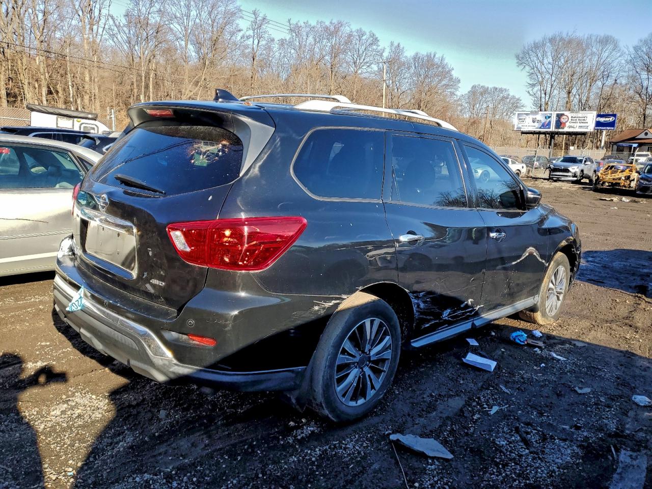 Nissan Pathfinder S Image 3