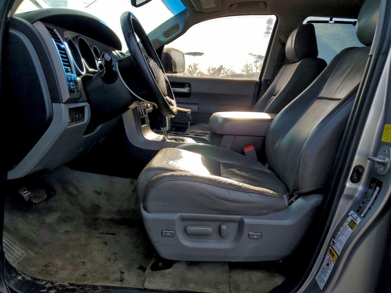 Toyota Sequoia Limited Image 8