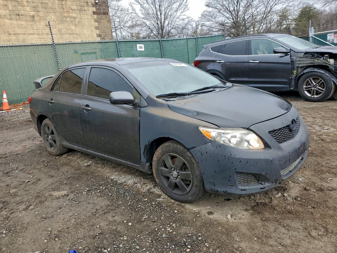 Toyota Corolla Base Image 12