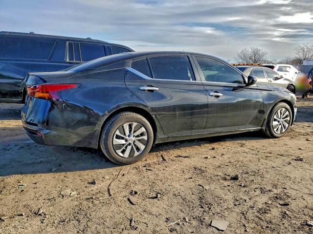 Nissan Altima S Image 6