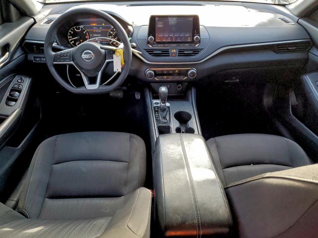 Nissan Altima S Image 8