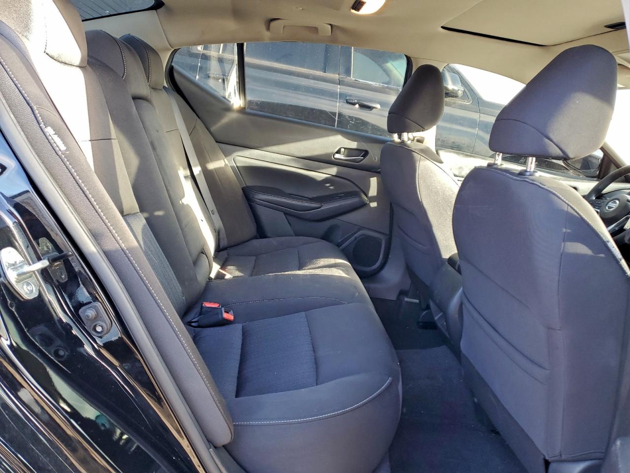 Nissan Altima S Image 10