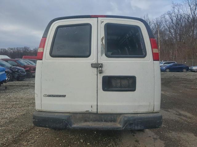 Chevrolet Express Image 2