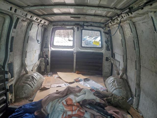 Chevrolet Express Image 10