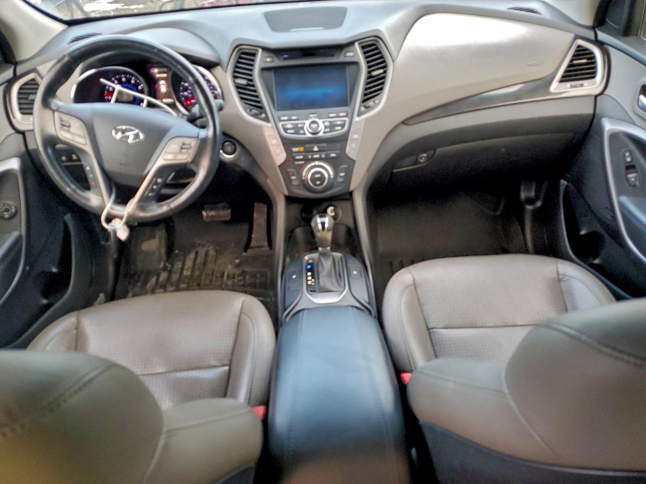 Hyundai SANTA FE Image 13