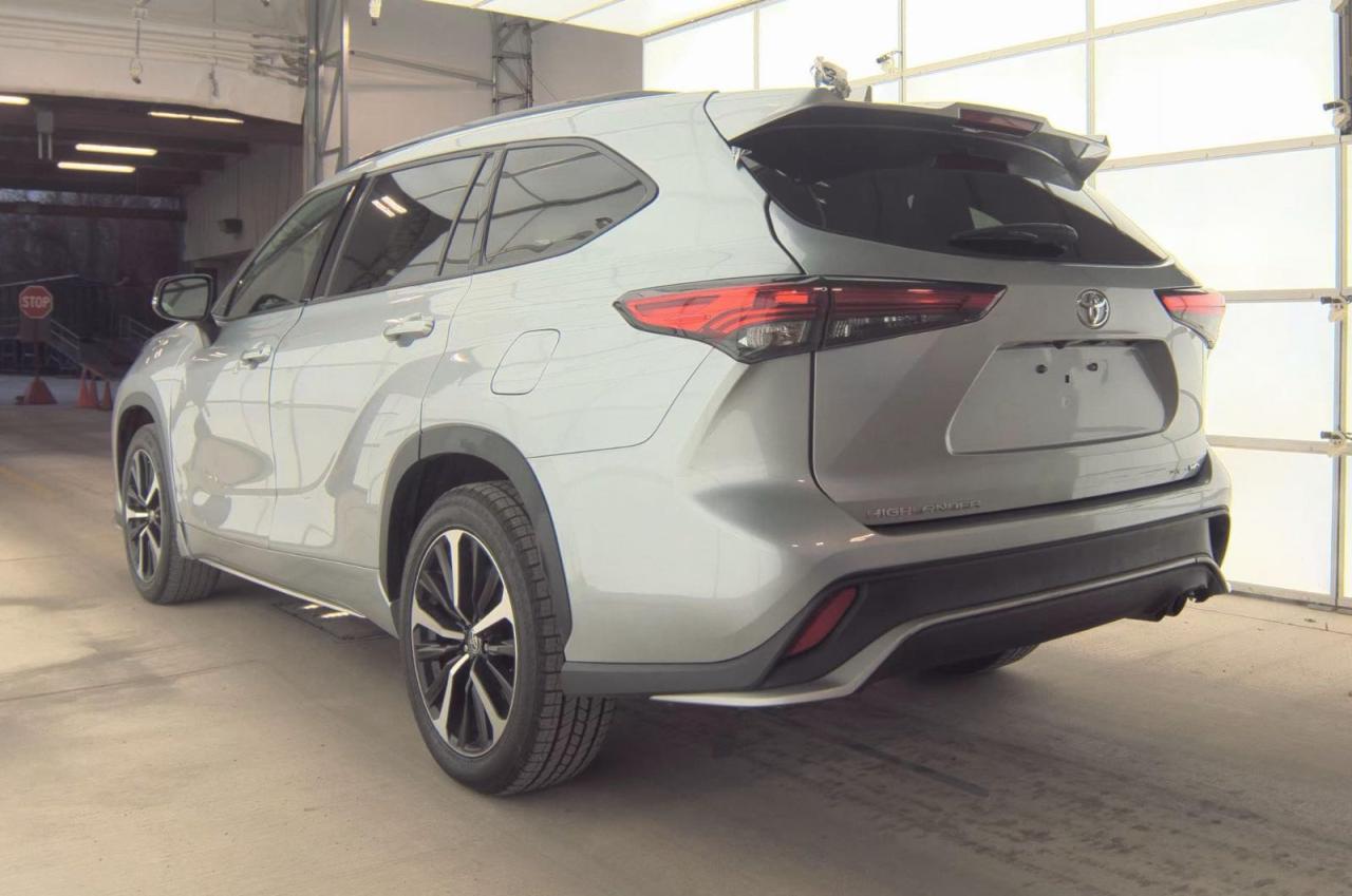 Toyota Highlander Xse Image 6