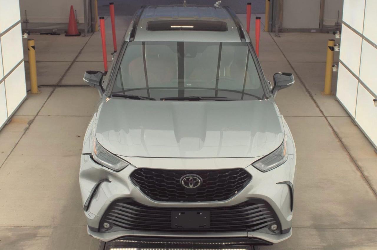 Toyota Highlander Xse Image 12