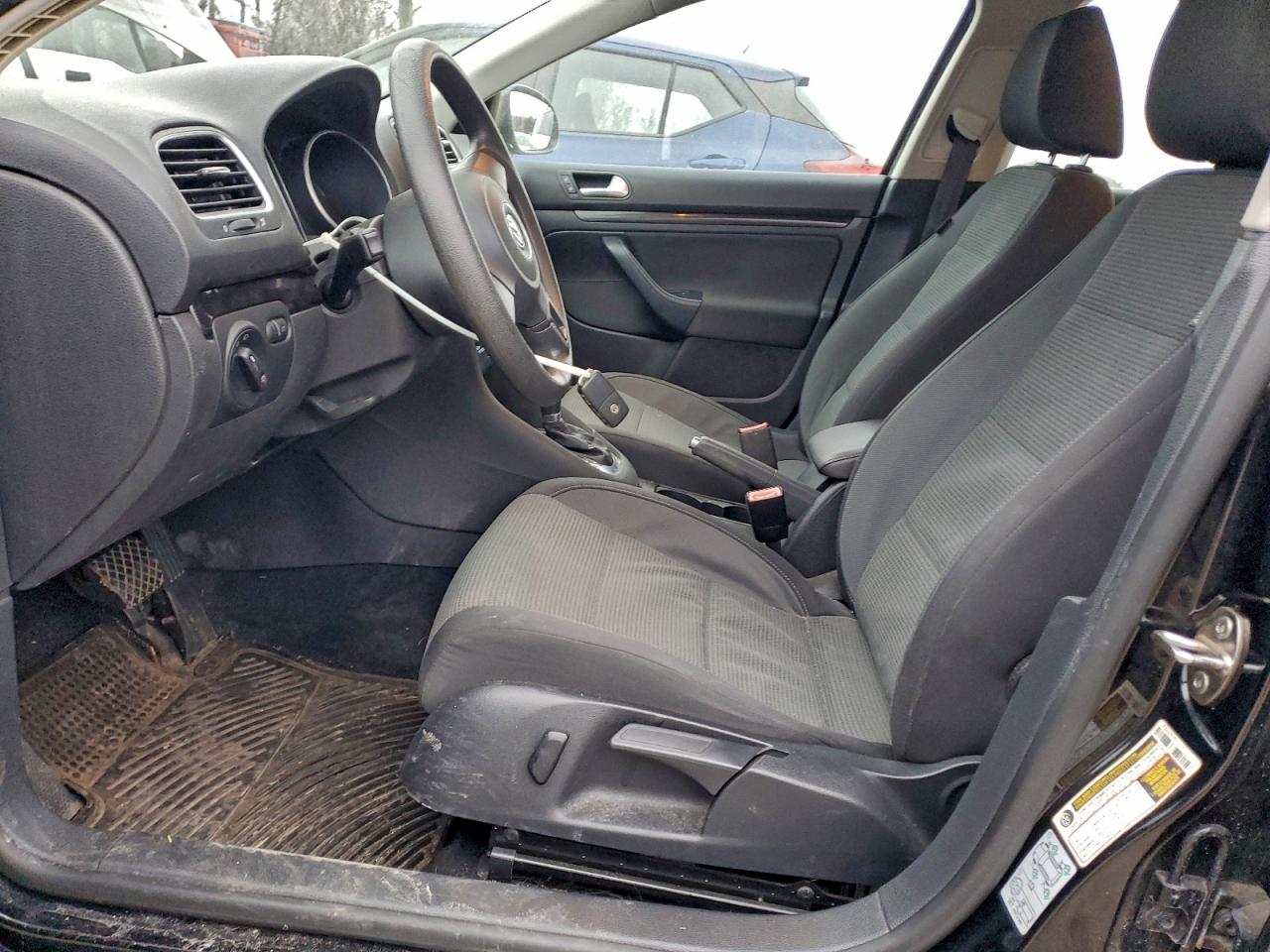 Volkswagen Jetta S Image 9