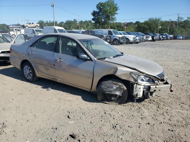 Toyota Camry Le Image 9