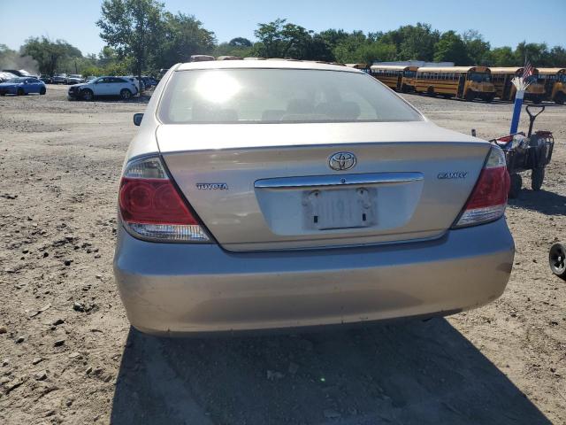 Toyota Camry Le Image 8