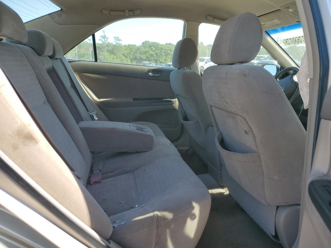 Toyota Camry Le Image 10