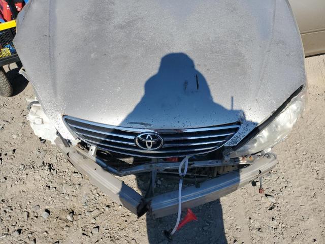 Toyota Camry Le Image 12