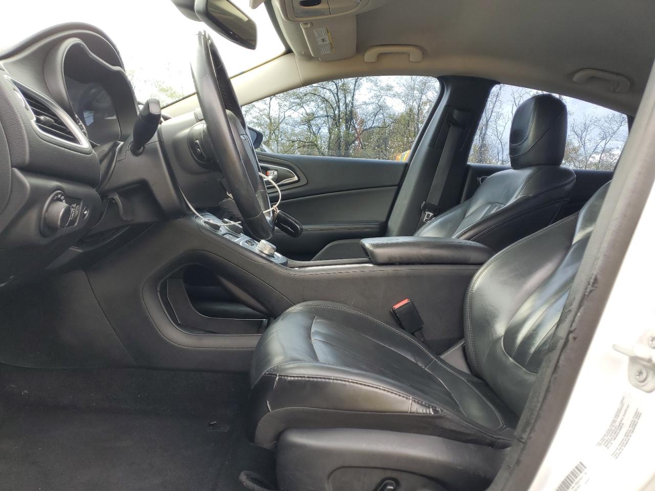 Chrysler 200 Limited Image 3