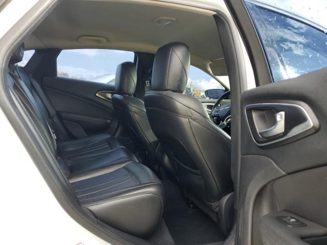 Chrysler 200 Limited Image 10