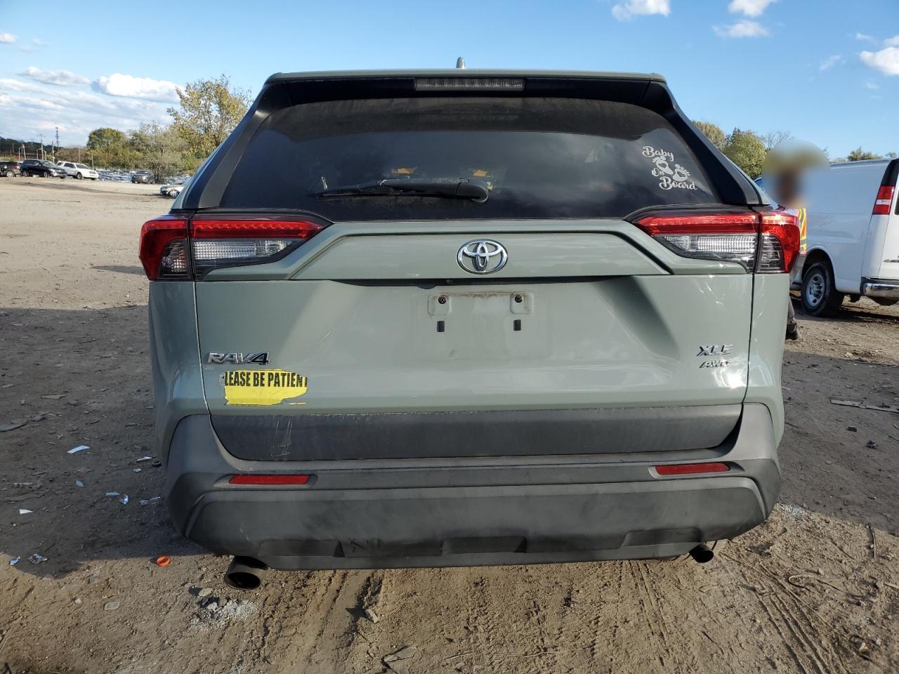 Toyota RAV4 Xle Image 10