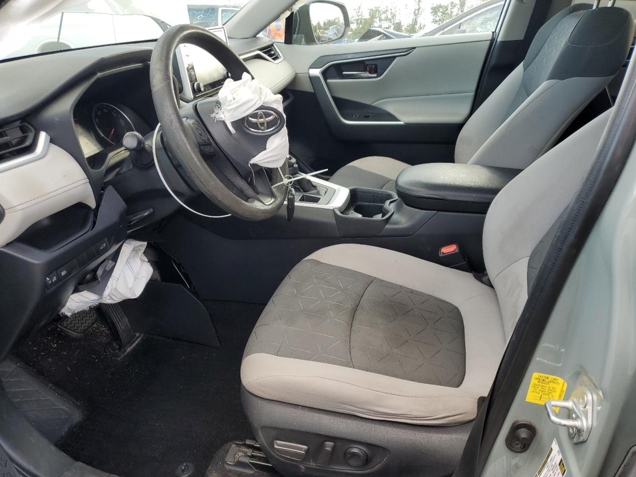 Toyota RAV4 Xle Image 5