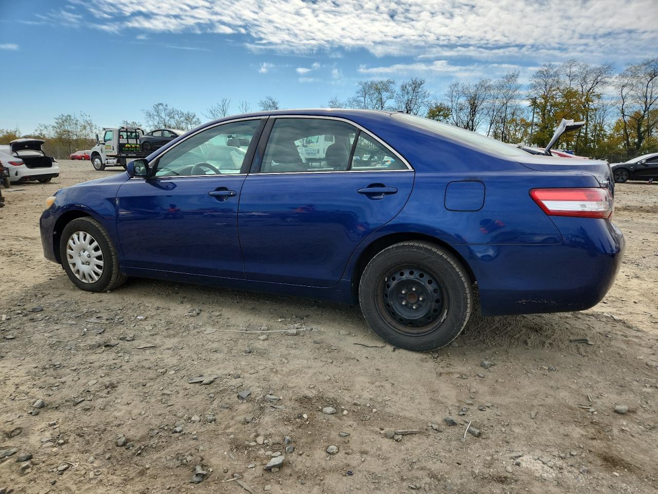 Toyota Camry Base Image 6