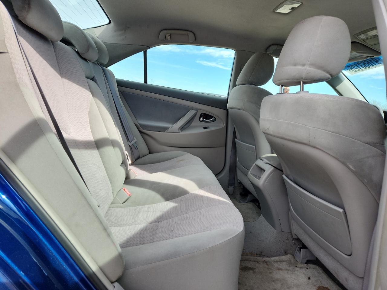 Toyota Camry Base Image 2