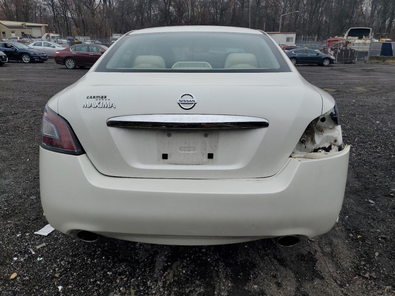 Nissan Maxima S Image 12