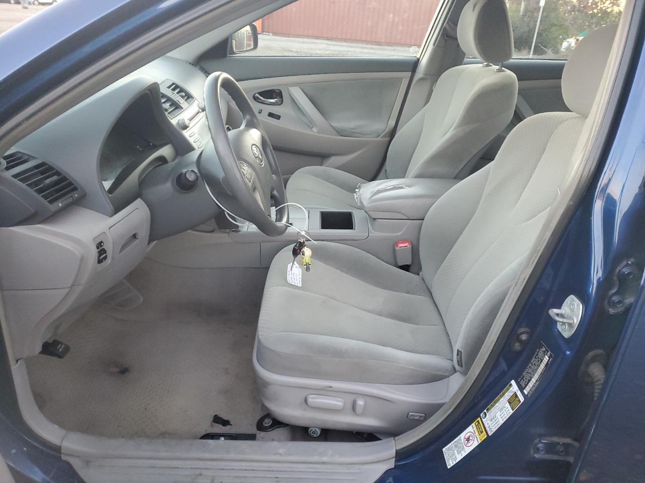 Toyota Camry Base Image 7