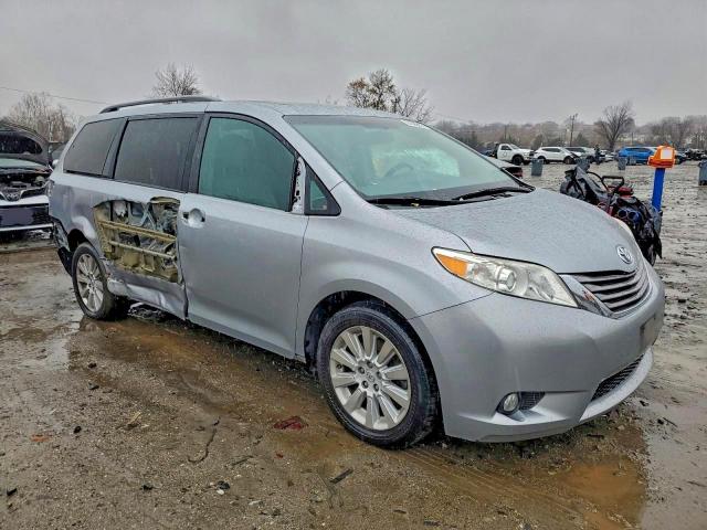 Toyota Sienna Xle Image 3