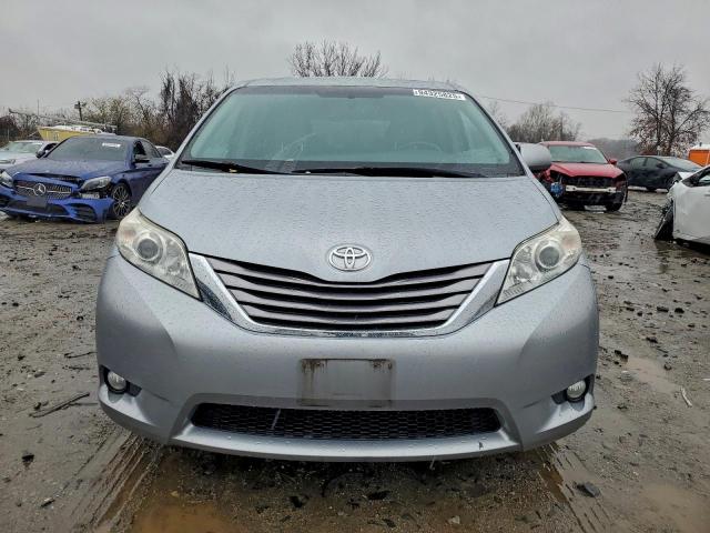 Toyota Sienna Xle Image 4