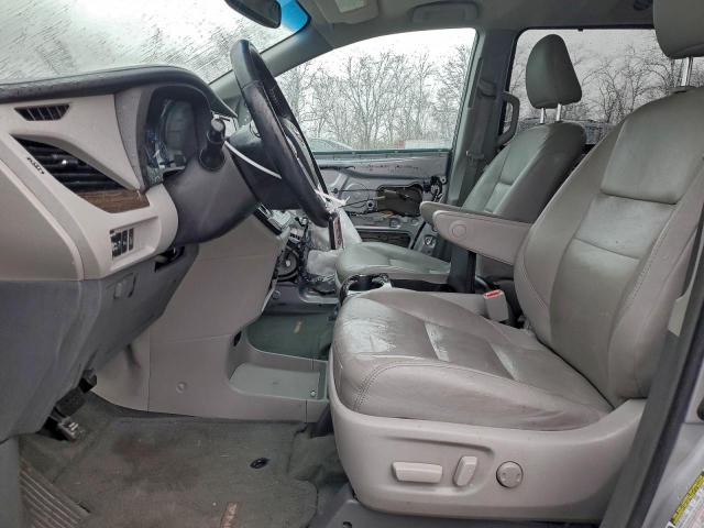 Toyota Sienna Xle Image 2