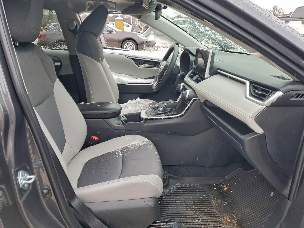 Toyota RAV4 Xle Image 10