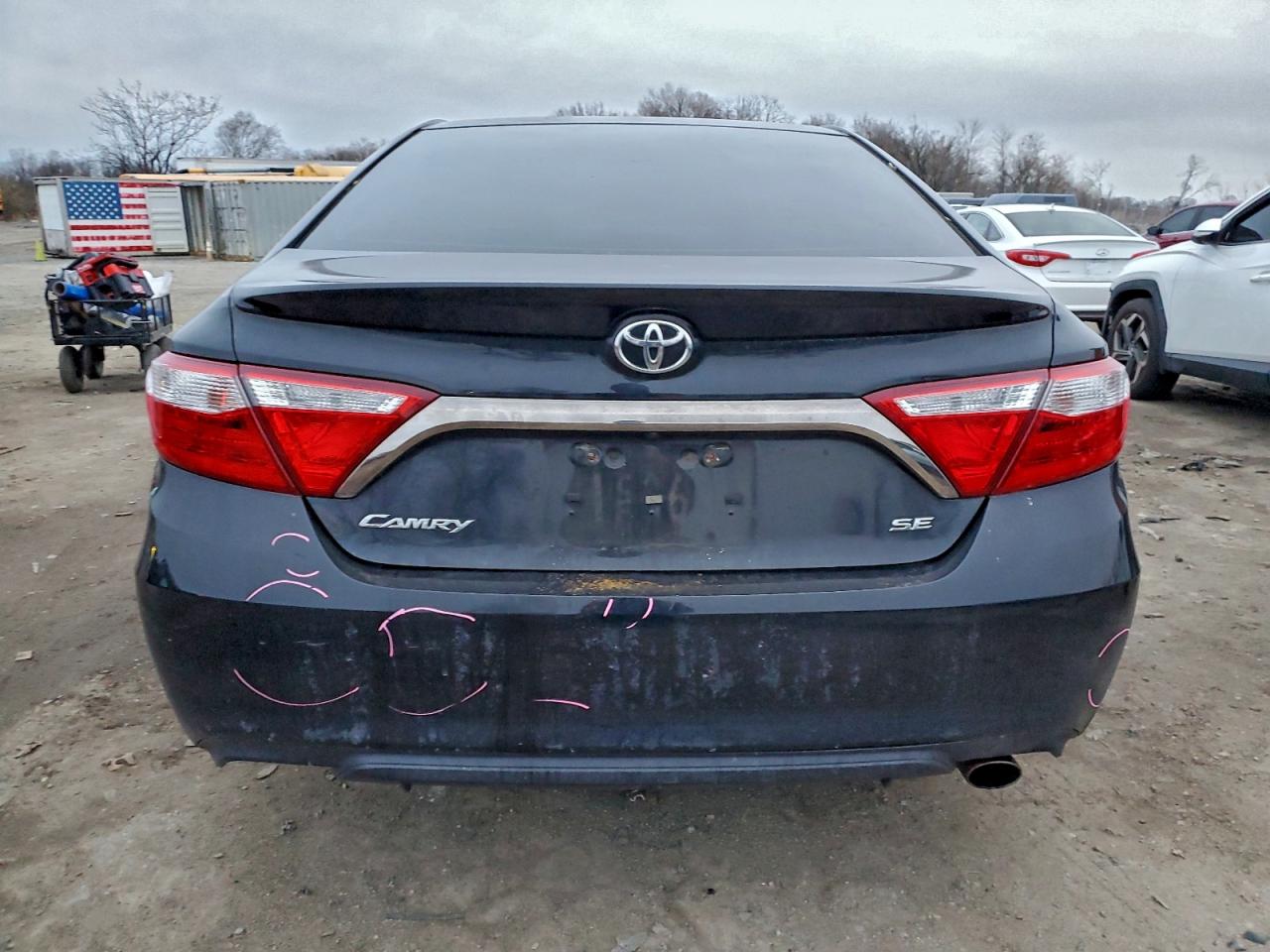 Toyota Camry Le Image 4