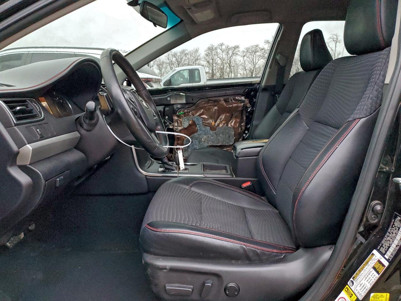 Toyota Camry Le Image 8