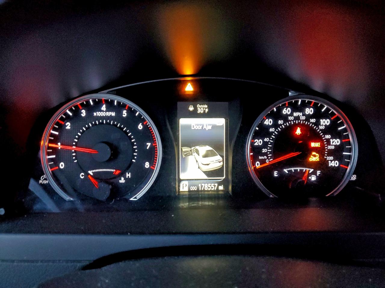 Toyota Camry Le Image 10