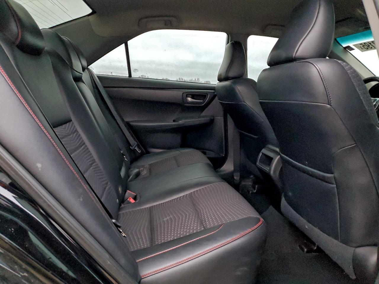 Toyota Camry Le Image 6