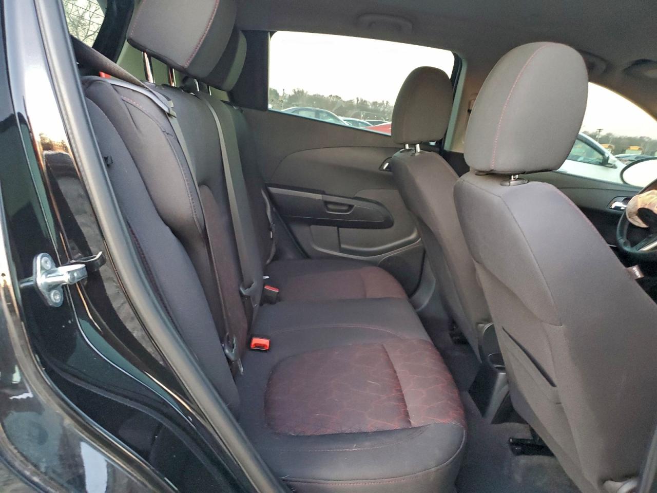 Chevrolet Sonic Lt Image 3