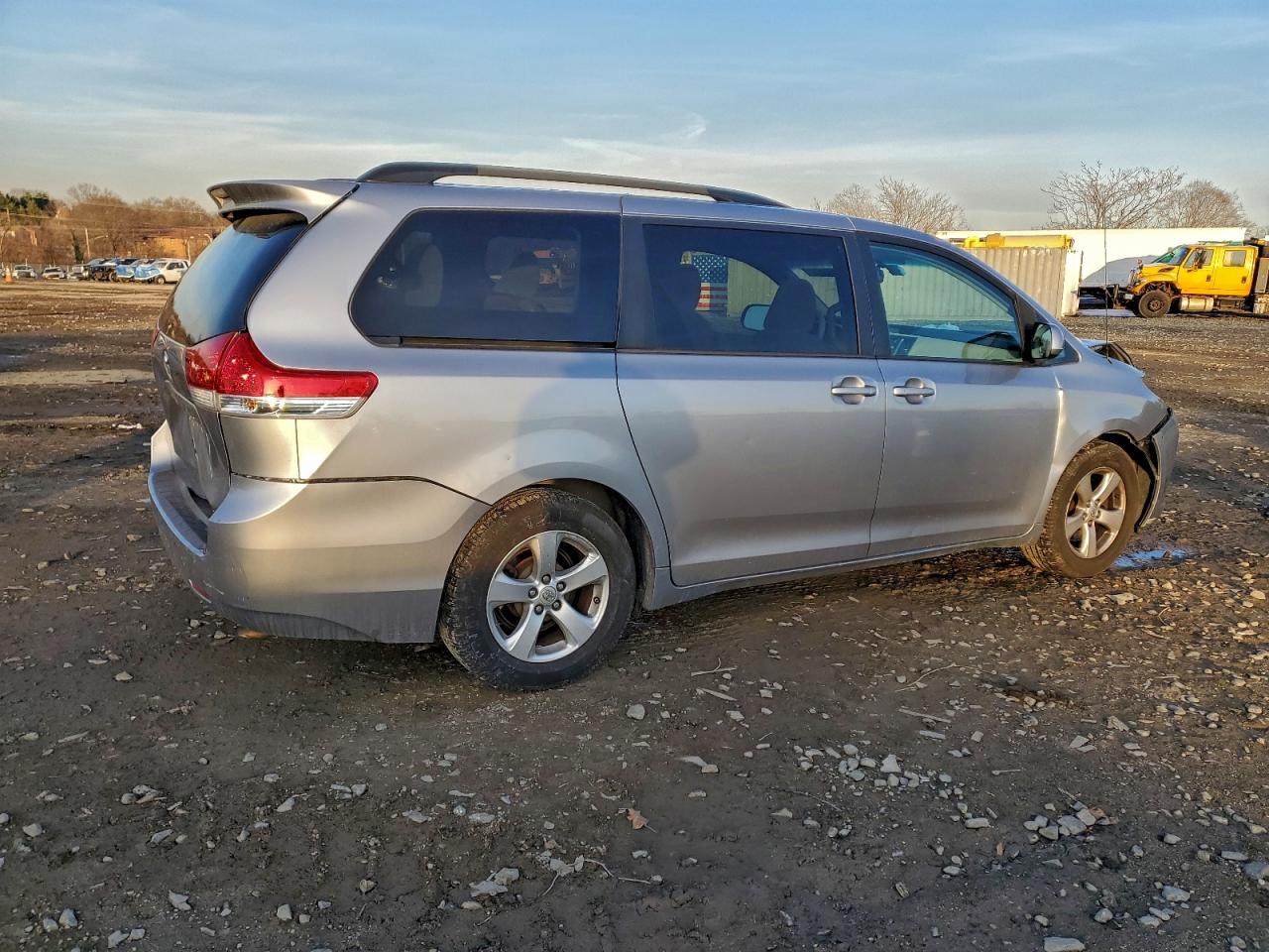 Toyota Sienna Le Image 3