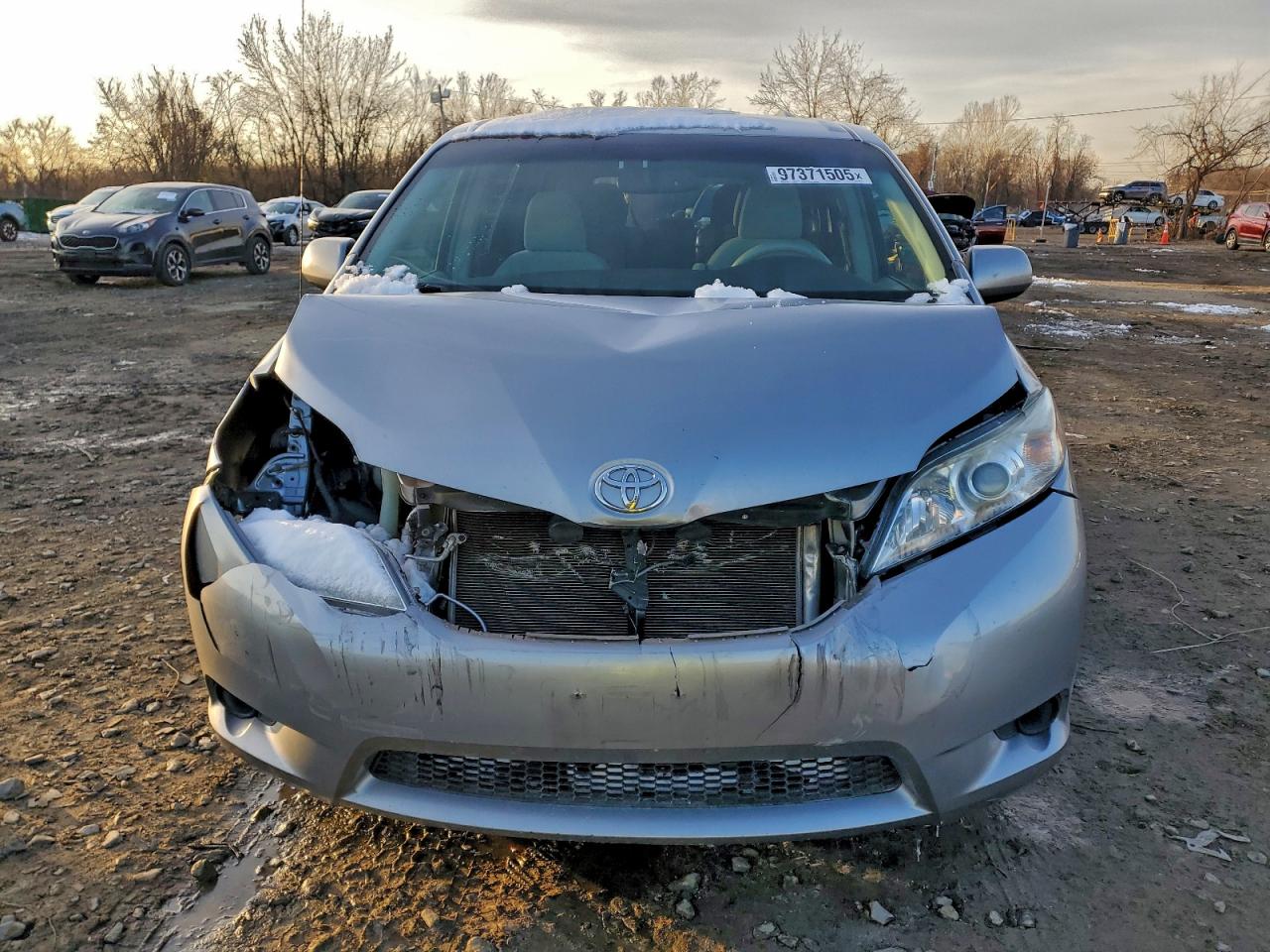 Toyota Sienna Le Image 5