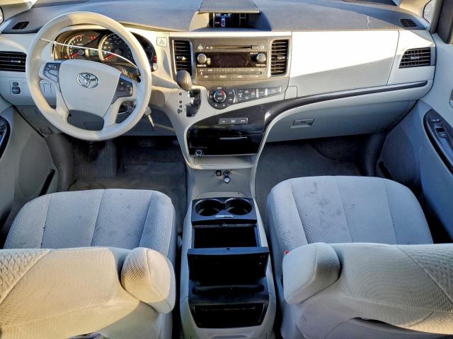 Toyota Sienna Le Image 6