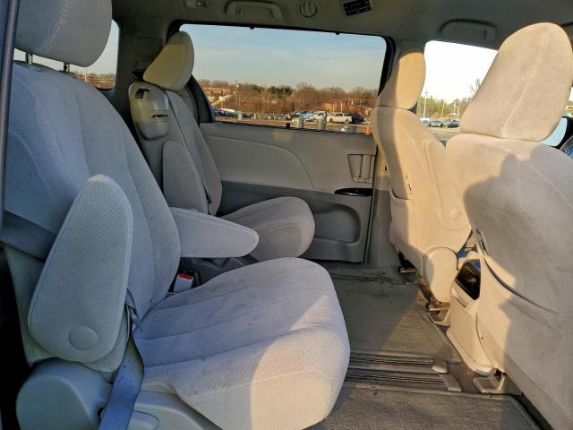Toyota Sienna Le Image 13